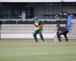Pete Drysdale batting in the williams cup final 2020/21